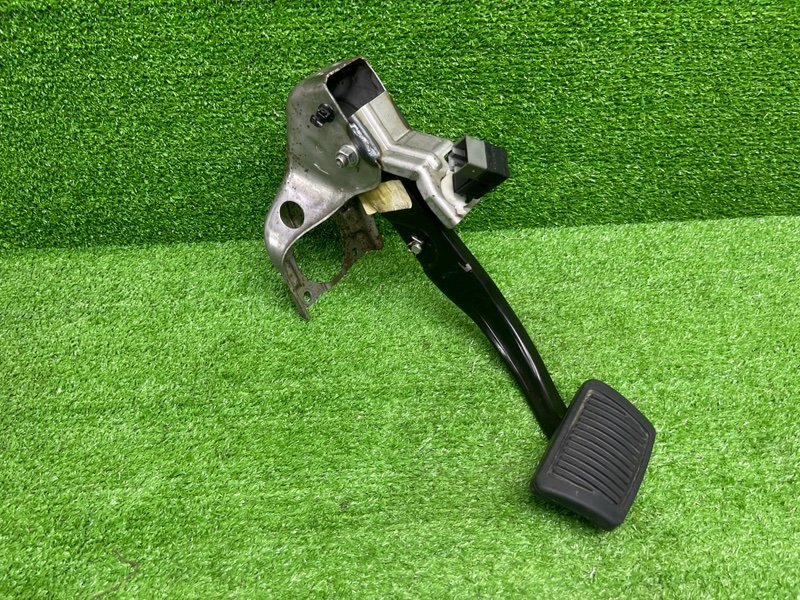 Педаль тормоза, 1000 рублей, Москва