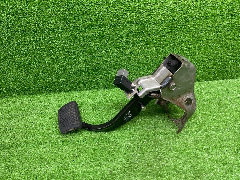 Педаль тормоза, 1000 рублей, Москва