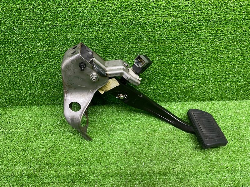 Педаль тормоза, 1000 рублей, Москва