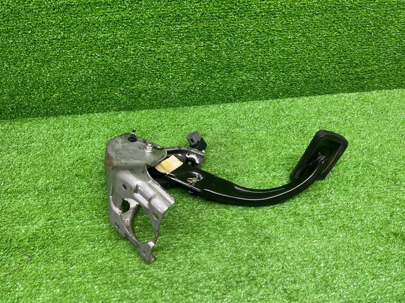 Педаль тормоза, 1000 рублей, Москва