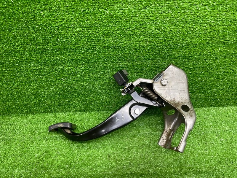 Педаль тормоза, 1000 рублей, Москва