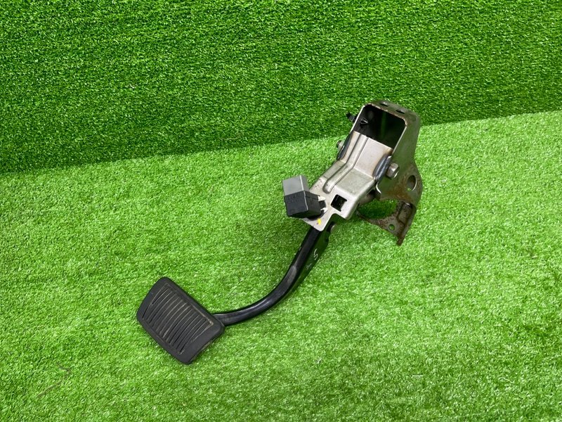 Педаль тормоза, 1000 рублей, Москва