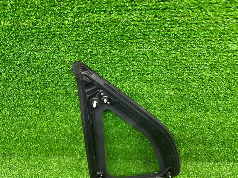 Стекло глухое зад. правое, 1000 рублей, Москва