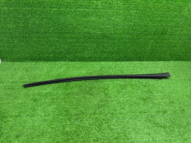 Молдинг лобового стекла, 2000 рублей, Москва