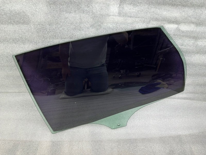 Стекло двери задней левой, 1000 рублей, Москва