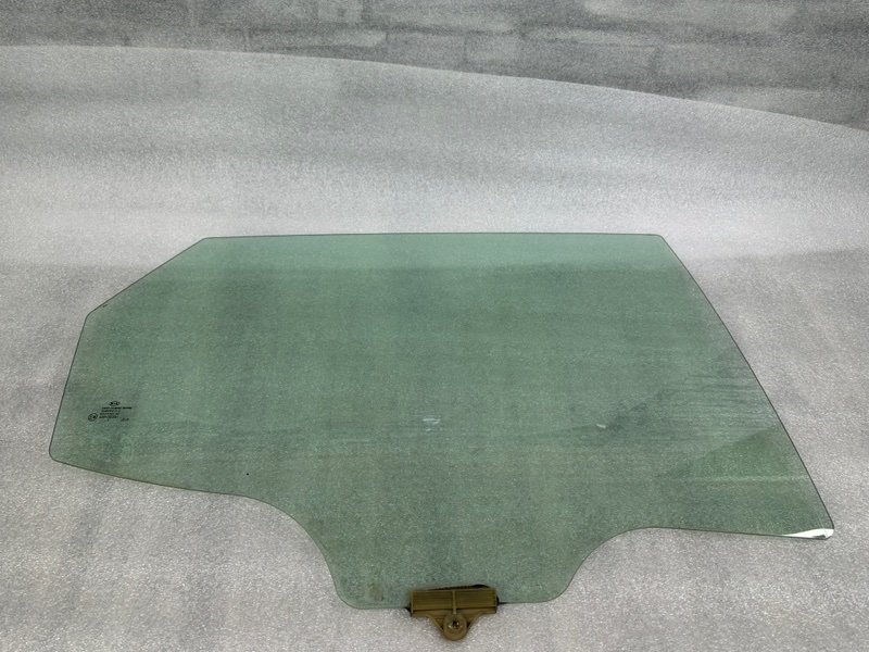 Стекло двери задней правой, 1500 рублей, Москва