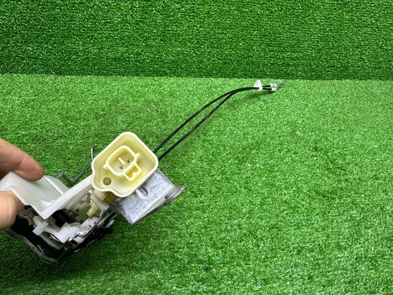 Замок двери задней правой, 2000 рублей, Москва