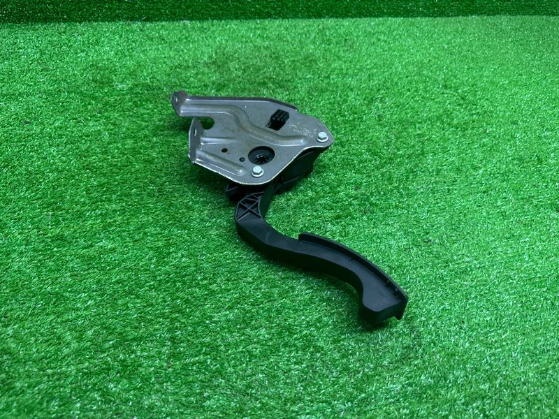 Педаль газа, 1500 рублей, Москва