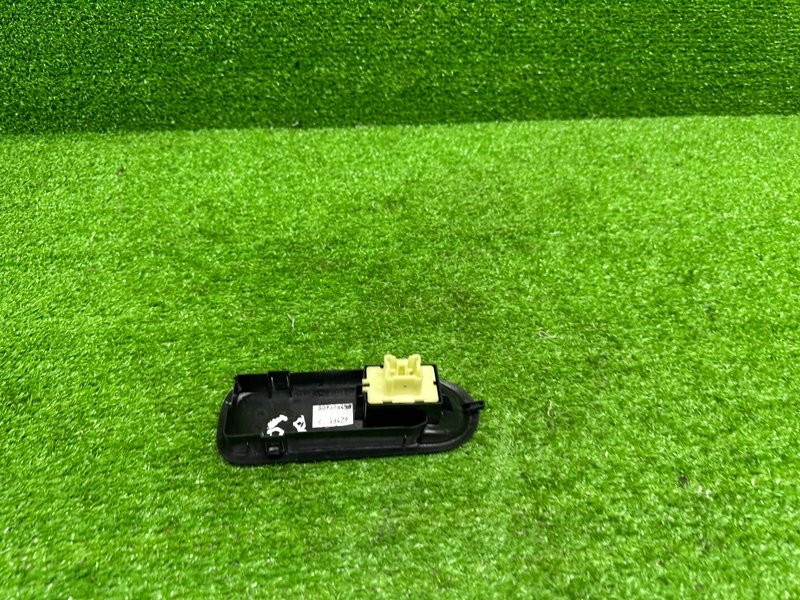 Кнопка стеклоподъемника, 500 рублей, Москва