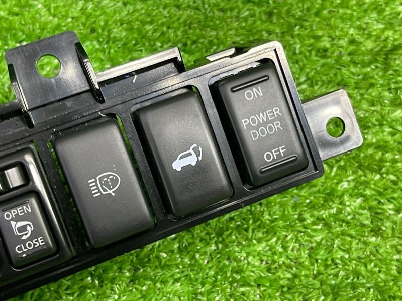 Блок кнопок, 2000 рублей, Москва