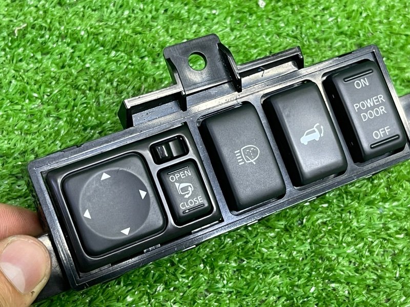 Блок кнопок, 2000 рублей, Москва