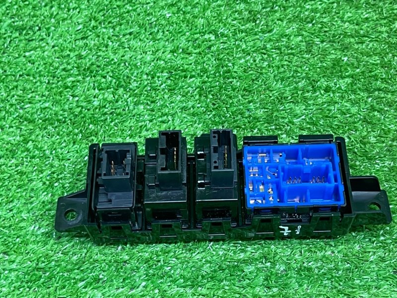 Блок кнопок, 2000 рублей, Москва