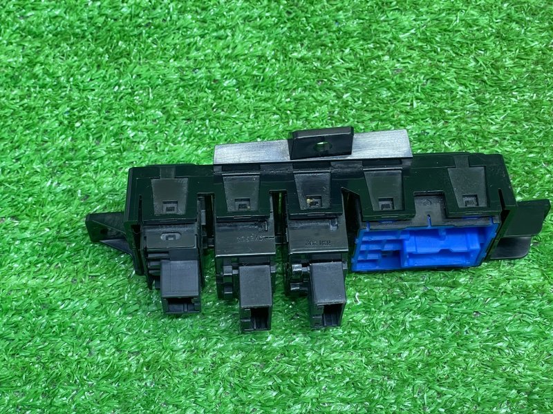 Блок кнопок, 2000 рублей, Москва