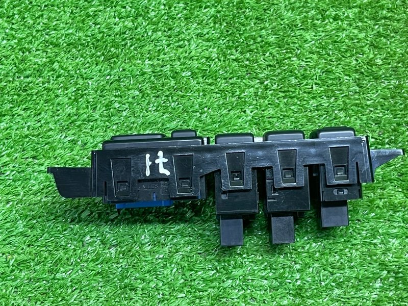 Блок кнопок, 2000 рублей, Москва