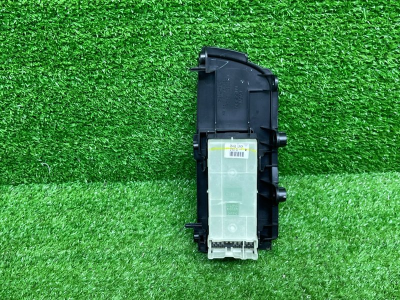 Кнопка стеклоподъемника, 2000 рублей, Москва