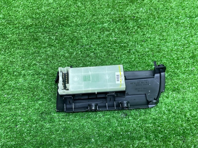 Кнопка стеклоподъемника, 2000 рублей, Москва