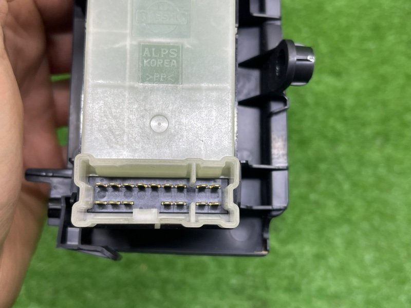 Кнопка стеклоподъемника, 2000 рублей, Москва