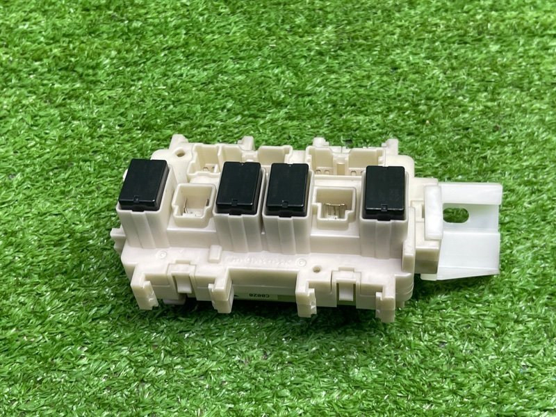 Блок предохранителей салонный, 1000 рублей, Москва