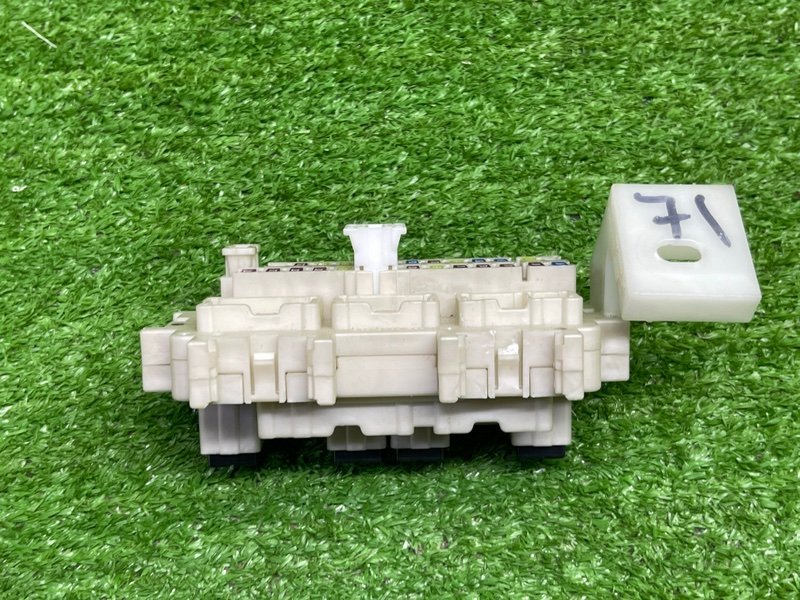 Блок предохранителей салонный, 1000 рублей, Москва