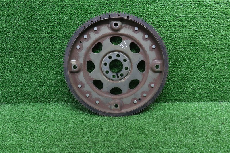 Маховик, 2000 рублей, Москва