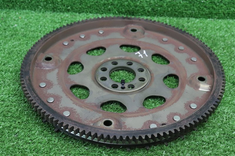 Маховик, 2000 рублей, Москва