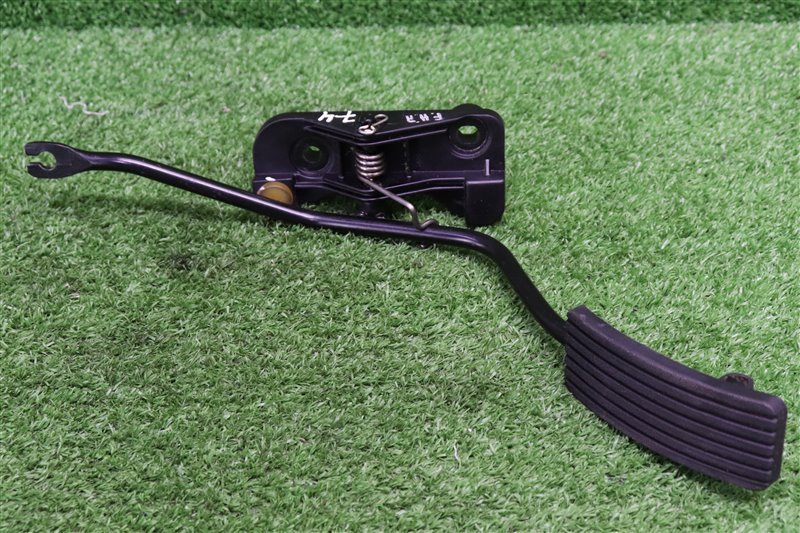 Педаль газа, 1000 рублей, Москва