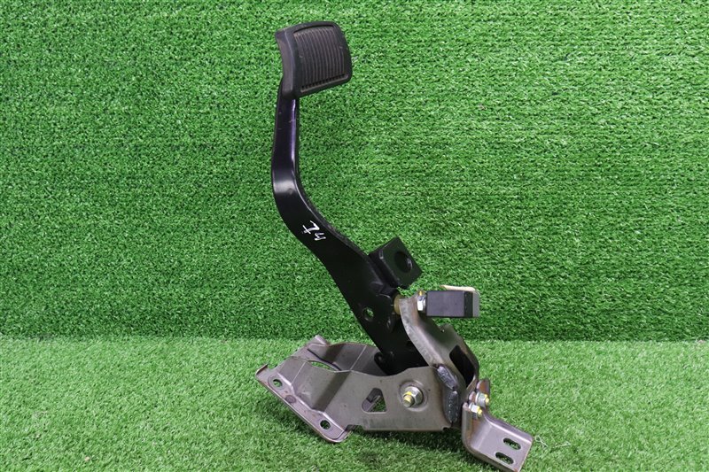 Педаль тормоза, 1000 рублей, Москва