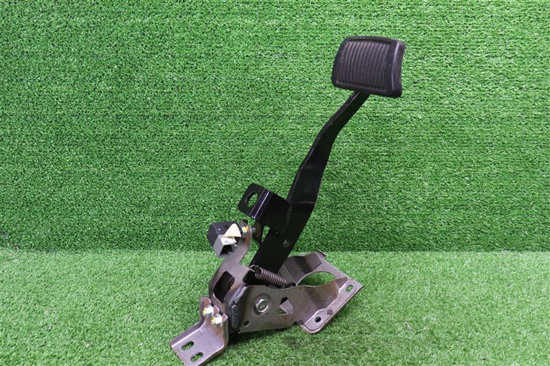 Педаль тормоза, 1000 рублей, Москва