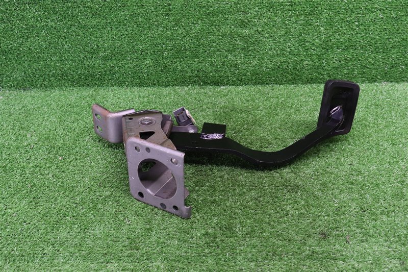 Педаль тормоза, 1000 рублей, Москва