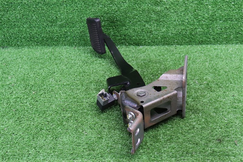 Педаль тормоза, 1000 рублей, Москва