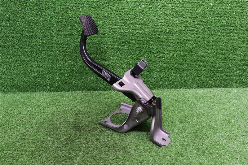 Педаль тормоза, 1000 рублей, Москва