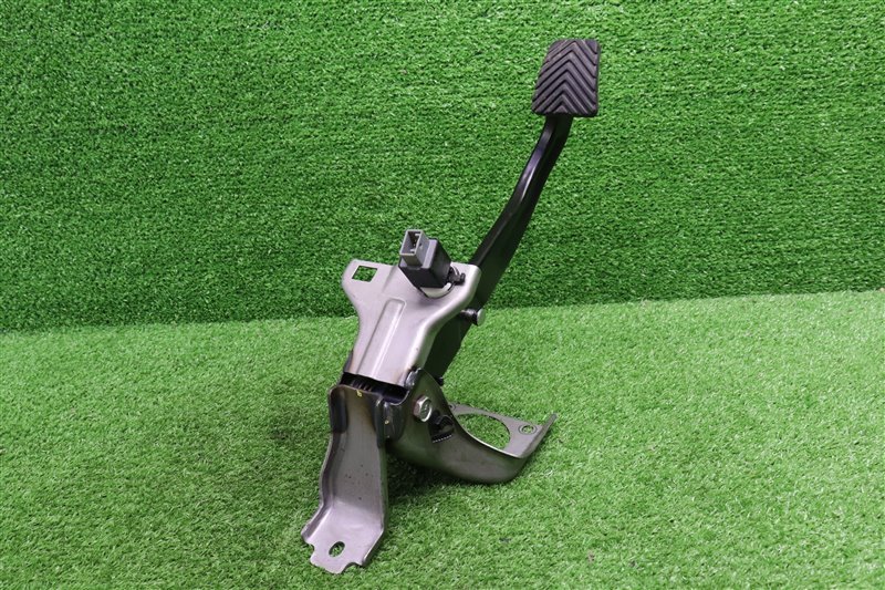 Педаль тормоза, 1000 рублей, Москва