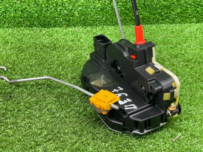 Замок двери задней правой, 2500 рублей, Москва