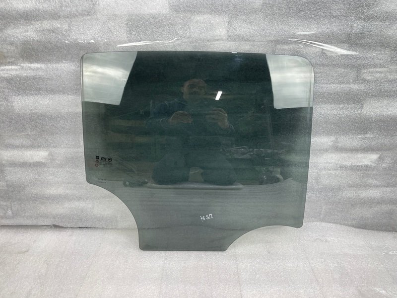 Стекло двери задней правой, 1000 рублей, Москва