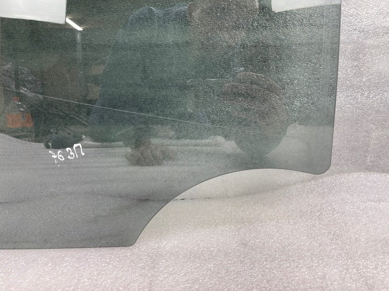 Стекло двери задней правой, 1000 рублей, Москва