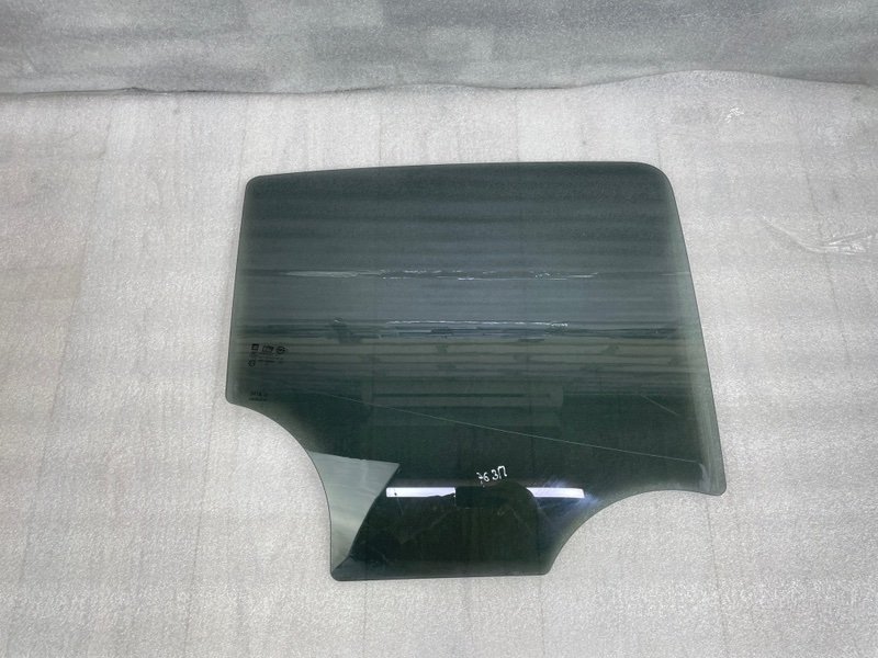 Стекло двери задней правой, 1000 рублей, Москва