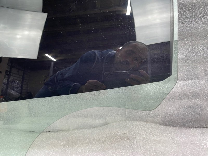 Стекло двери задней левой, Москва