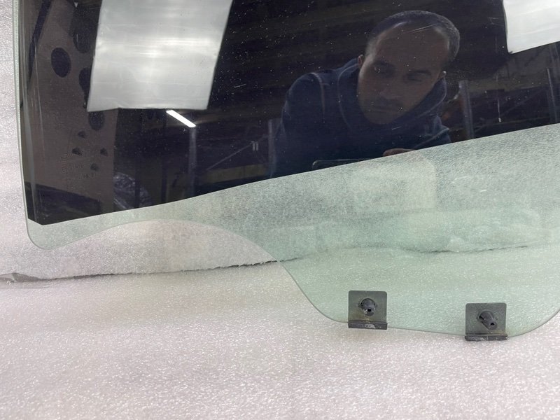 Стекло двери задней левой, Москва