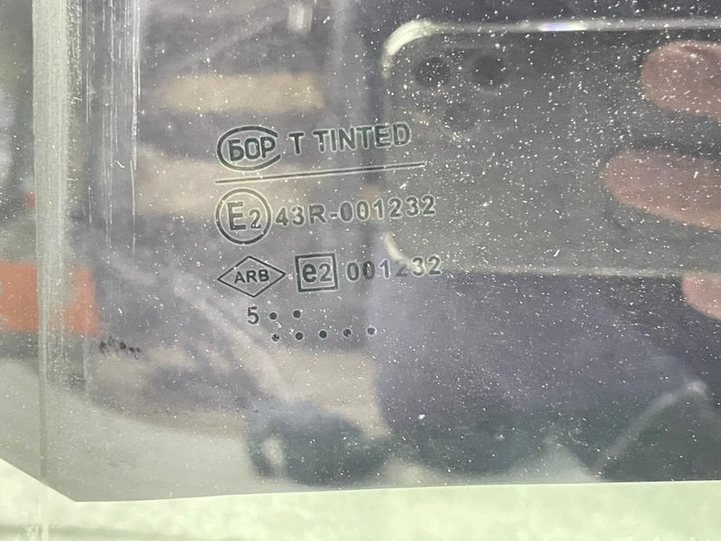 Стекло двери задней левой, Москва