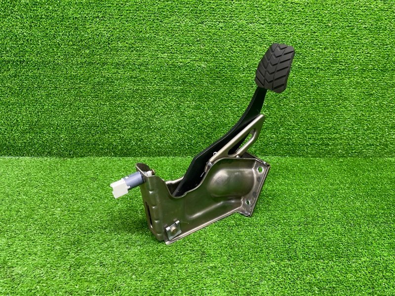 Педаль тормоза, 1900 рублей, Москва