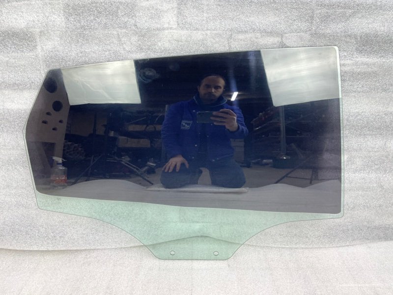 Стекло двери задней правой, 2500 рублей, Москва