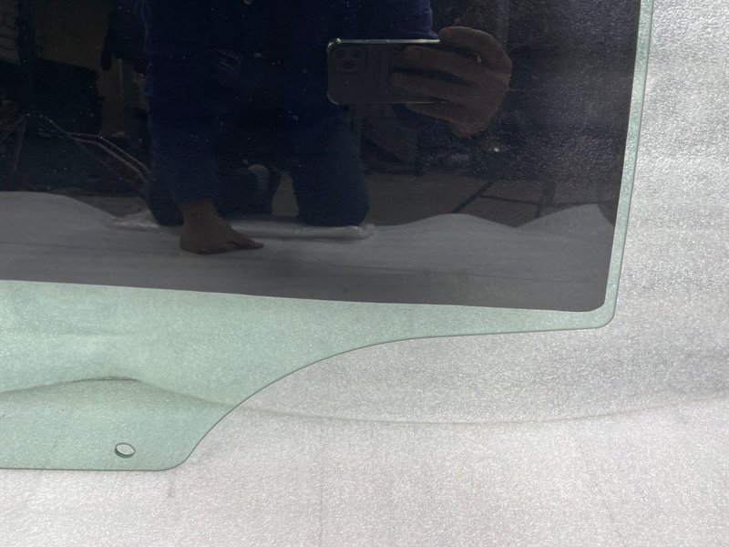 Стекло двери задней правой, 2500 рублей, Москва