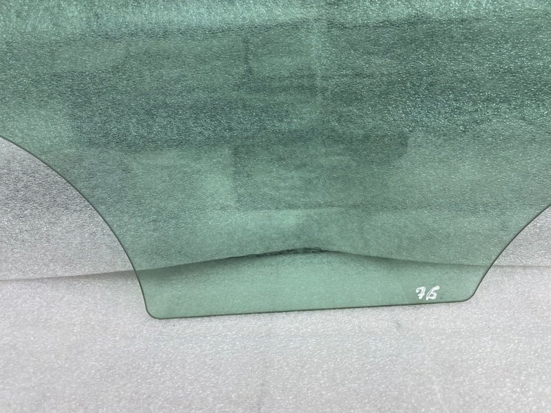 Стекло двери передней правой, 1500 рублей, Москва