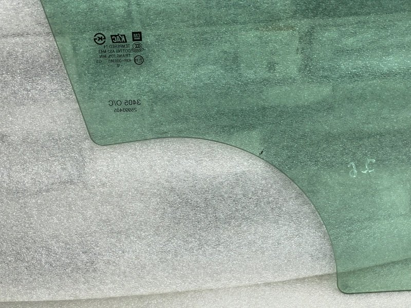 Стекло двери передней левой, 2000 рублей, Москва