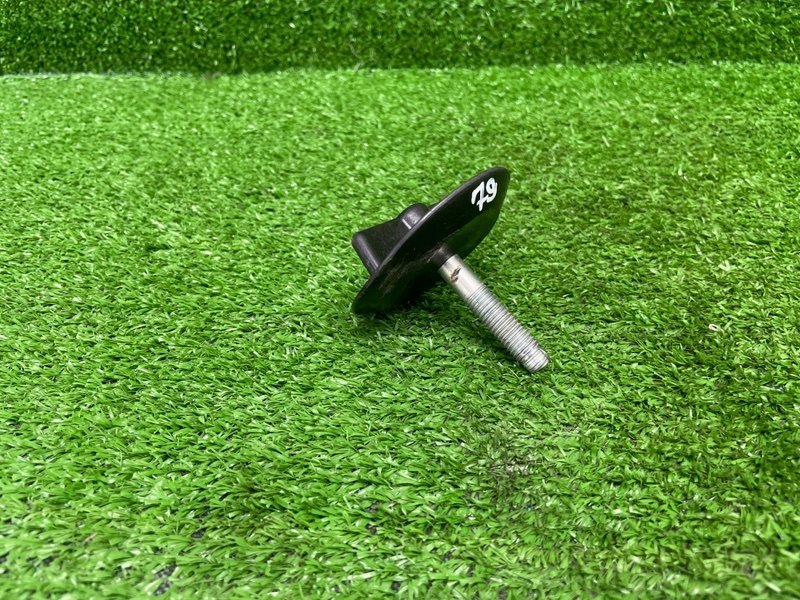 Болт крепления запасного колеса, 1000 рублей, Москва