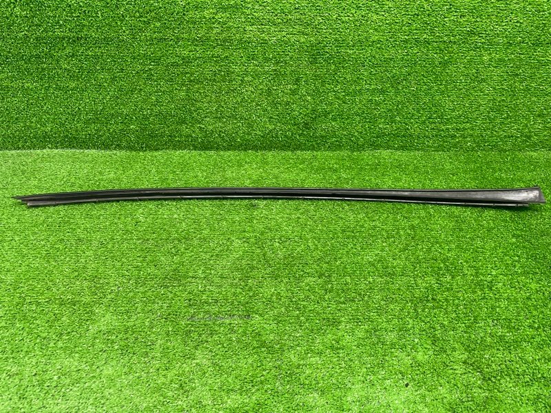 Молдинг лобового стекла, 2000 рублей, Москва