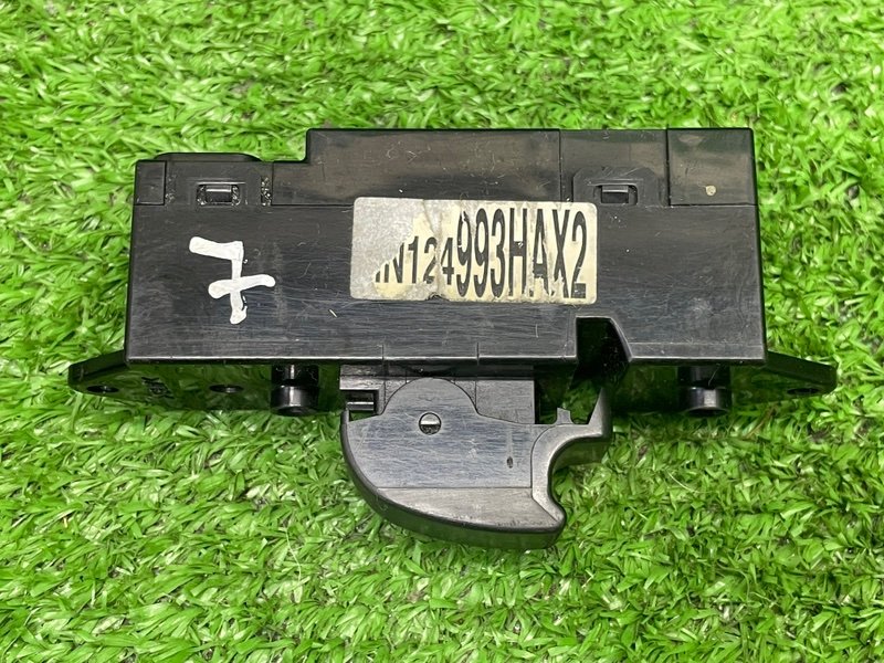 Кнопка стеклоподъемника, 500 рублей, Москва