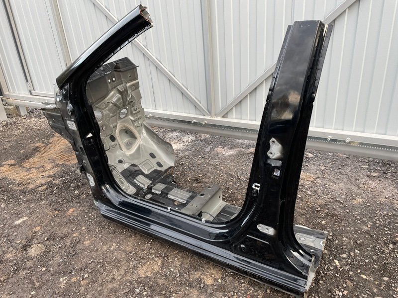 Порог со стойкой левый, 10000 рублей, Москва