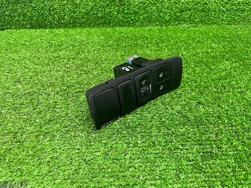 Кнопка обогрева сидений, 2000 рублей, Москва