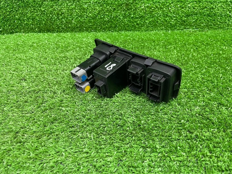 Кнопка обогрева сидений, 2000 рублей, Москва